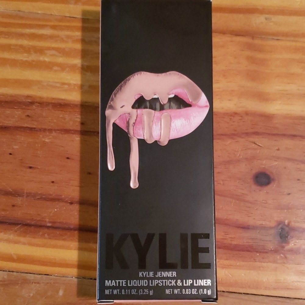 Kylie Jenner matte liquid lipstick and lip liner